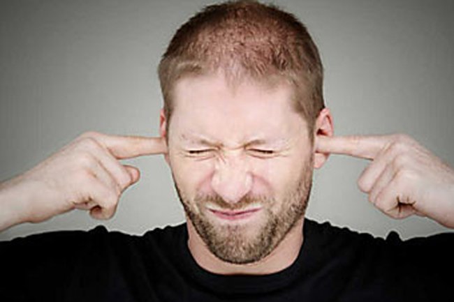 Bịt tai và uống nước Bịt tai và uống nước