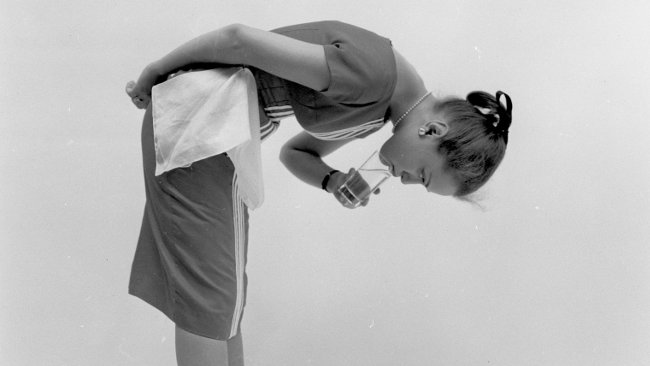 Cúi xuống uống nước Cúi xuống uống nước