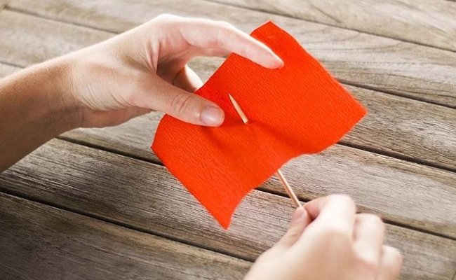 Xiên que vào giấy Xiên que vào giấy