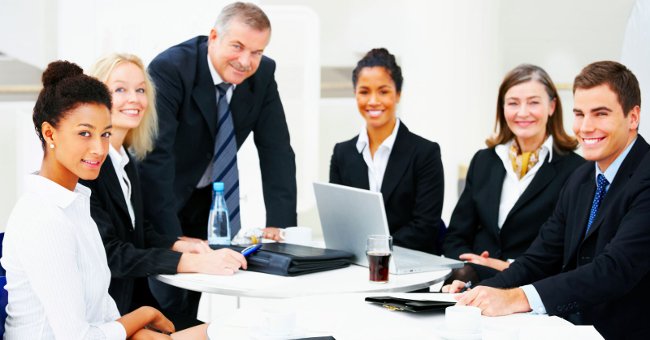 Tôi là một người cởi mở, hòa đồng với mọi người xung quanh Tôi là một người cởi mở, hòa đồng với mọi người xung quanh