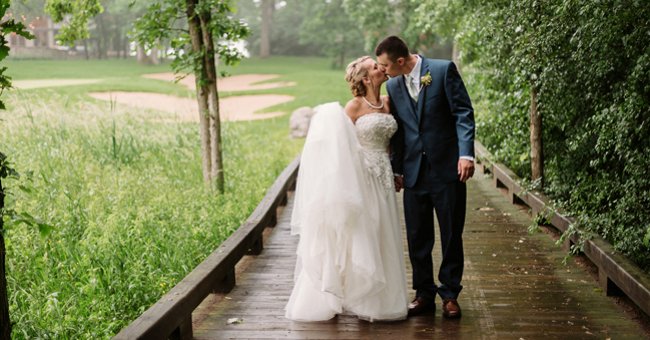 Chụp ảnh cưới dưới trời mưa