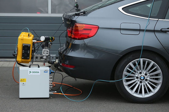 Ig Nobel Hóa học: giải quyết vấn đề phát thải ô nhiễm của ô tô bằng cách giữ khí bên trong xe  Ig Nobel Hóa học: giải quyết vấn đề phát thải ô nhiễm của ô tô bằng cách giữ khí bên trong xe