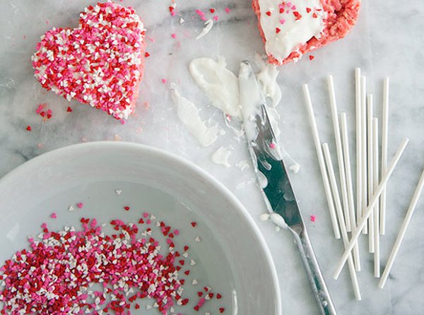 Rắc viên kẹo lên trang trí Rắc viên kẹo lên trang trí