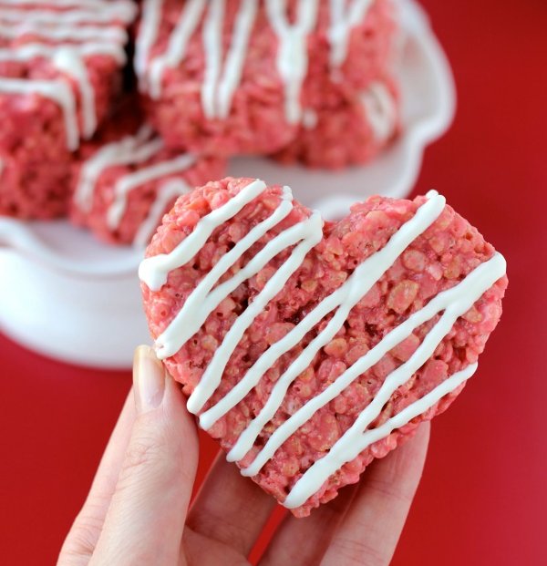 Bánh bỏng gạo hình trái tim Bánh bỏng gạo hình trái tim