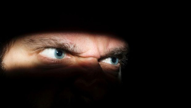 Sử dụng hình ảnh con mắt khiến mọi người hành xử có ý thức hơn