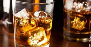 Cảnh báo: Thường xuyên uống rượu quá liều làm giảm chức năng nhận thức ở người già