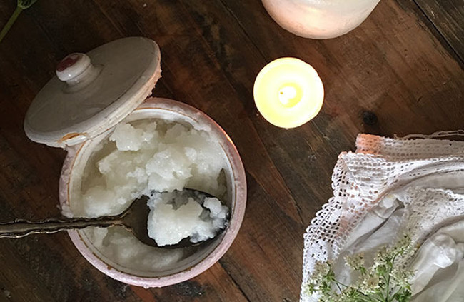 Dầu dừa làm sáp để cạo lông