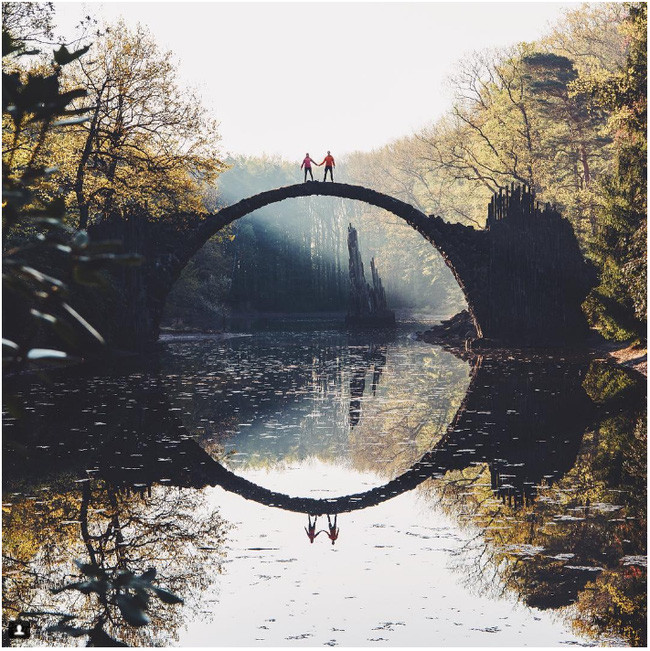 Cây cầu Rakotzbrücke có một vòm bằng đá rất ấn tượng Cây cầu Rakotzbrücke có một vòm bằng đá rất ấn tượng