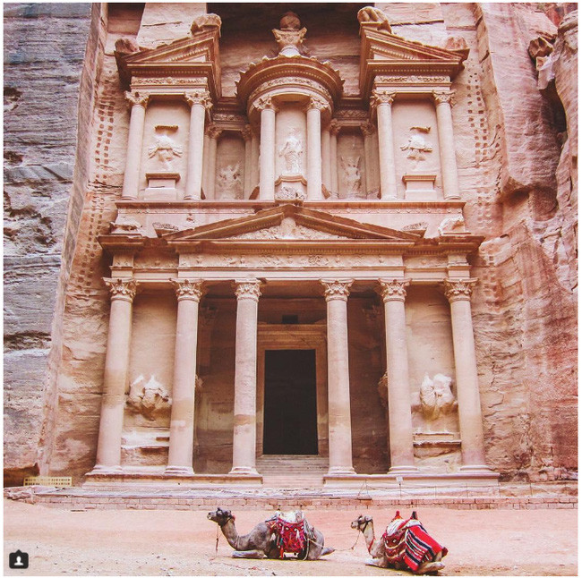 Petra - một khu vực khảo cổ học ở phía Tây Nam Jordan  Petra - một khu vực khảo cổ học ở phía Tây Nam Jordan