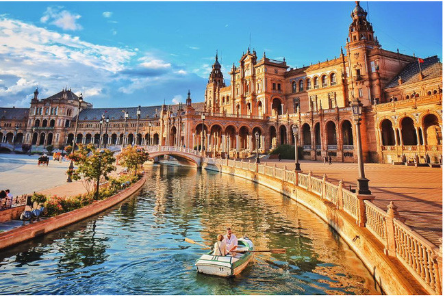 Plaza de España là quảng trường hoành tráng nhất Seville Plaza de España là quảng trường hoành tráng nhất Seville