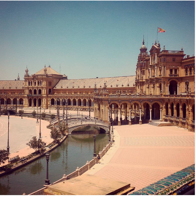 Một góc của Plaza de España thật ảm đạm Một góc của Plaza de España thật ảm đạm