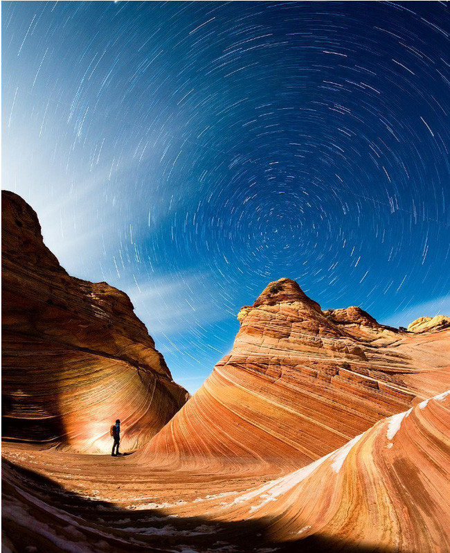 The Wave là những ngọn núi đá được hình thành từ đá sa huỳnh The Wave là những ngọn núi đá được hình thành từ đá sa huỳnh