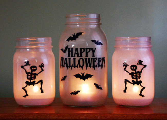 Trang trí Halloween bằng vỏ chai thủy tinh 