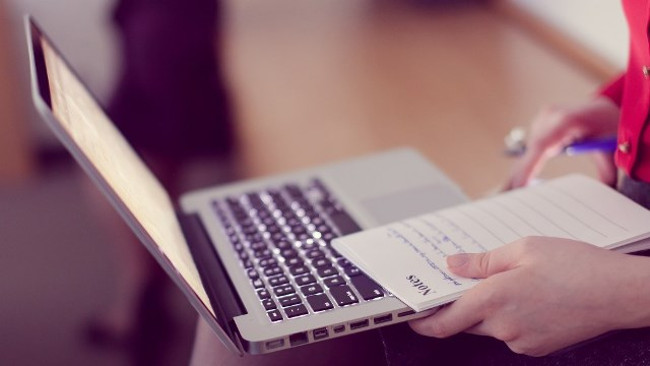 Biên dịch là một nghề mà bạn chỉ việc ở nhà dịch bài mà lương vẫn cao Biên dịch là một nghề mà bạn chỉ việc ở nhà dịch bài mà lương vẫn cao