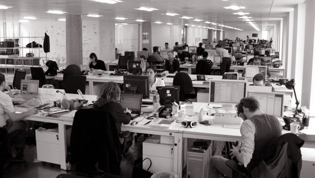 Khi ngồi nên ngồi đúng tư thế để tránh gặp những ván đề về cột sống Khi ngồi nên ngồi đúng tư thế để tránh gặp những ván đề về cột sống