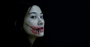 Cách tạo vết thương giả khi hóa trang thành ma nữ ngày Halloween