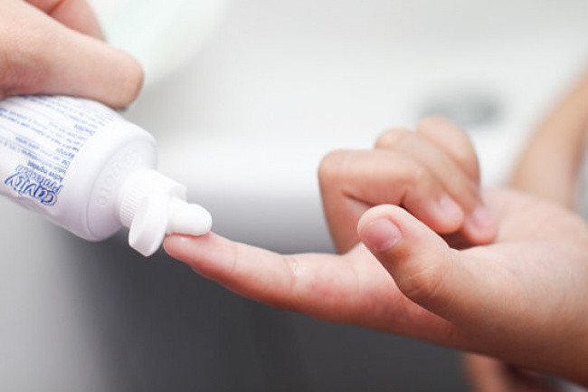 Loại bỏ mùi mồ hôi trên tay