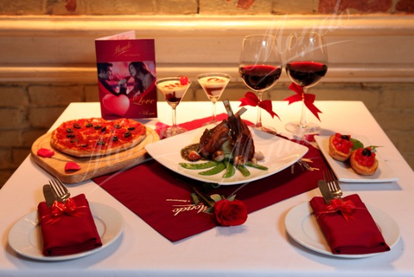 Đừng quên bữa tối ấm áp bên người phụ nữ mà bạn yêu thương và dành tặng lời chúc 20/10 hay nhất