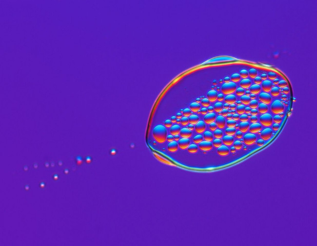 Bong bóng khí của rượu tequila khi bay hơi