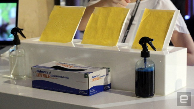 Phát minh ra thuốc nhuộm xanh dương diệt khuẩn giúp giữ an toàn cho các bác sĩ trị Ebola Phát minh ra thuốc nhuộm xanh dương diệt khuẩn giúp giữ an toàn cho các bác sĩ trị Ebola