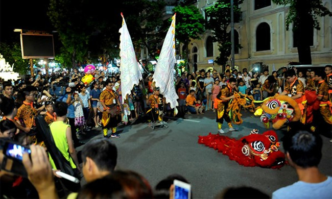 Phố đi bộ Hồ Hoàn Kiếm