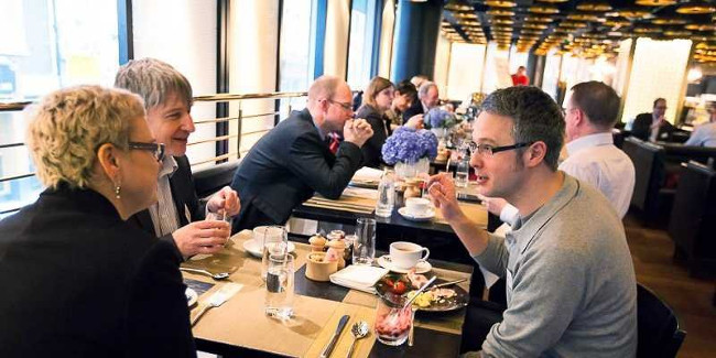 Xây dựng các mối quan hệ Xây dựng các mối quan hệ