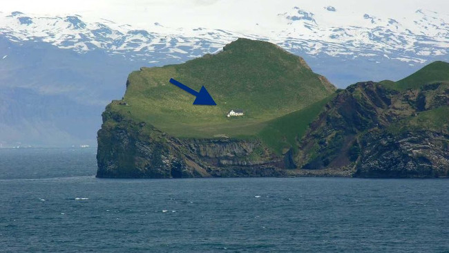 Nằm lặng lẽ, lẻ loi trên đảo Elliðaey của Iceland là ngôi nhà của một gia đình gồm 5 thành viên sinh sống cách đây 300 năm.   Nằm lặng lẽ, lẻ loi trên đảo Elliðaey của Iceland là ngôi nhà của một gia đình gồm 5 thành viên sinh sống cách đây 300 năm.