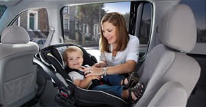Trẻ sơ sinh ngồi trong xe hơi quá lâu có thể bị ngạt thở