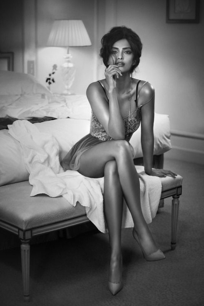 Mặc dù nhiều chị em phụ nữ cho rằng họ trông có vẻ hấp dẫn hơn khi ngồi tư thế vắt chéo chân, nhưng họ có thể gặp nhiều nguy hại đối với sức khỏe hơn nếu ngồi với tư thế này một cách thường xuyên