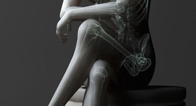 Một trong những nguyên nhân dẫn đến kết luận này đó là do khi bạn đặt đầu gối lên đầu gối còn lại, cơ thể sẽ dẫn ngược máu từ chân lên ngực