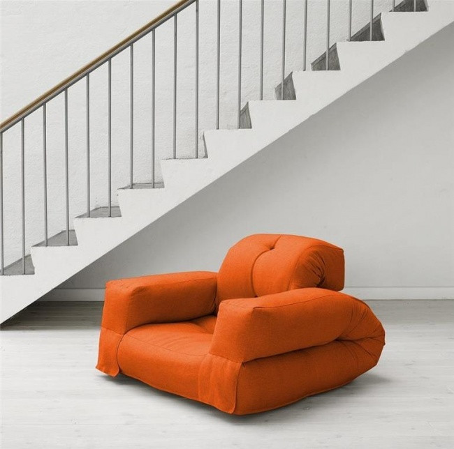 Một chiếc đệm đôi có thể biến thành một chiếc ghế sofa tuyệt đẹp