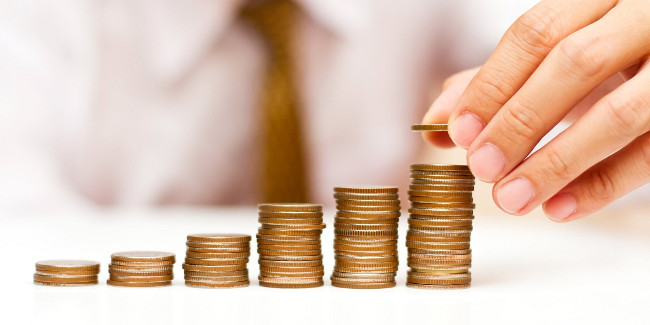 Chi tiêu vượt mức làm ra