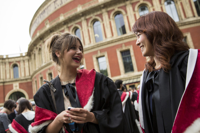 Trò chuyện với người mới mỗi ngày Trò chuyện với người mới mỗi ngày