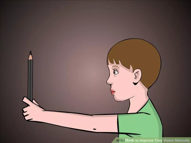 Từ từ đưa bút lại gần khuôn mặt