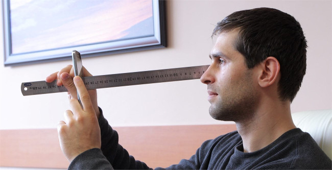 Với độ phân giải 720p, người dùng bình thường bắt đầu thấy điểm ảnh ở khoảng cách 28 cm trên điện thoại 4.7 inch