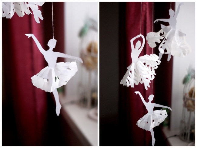 Nữ diễn viên múa ballet cùng bông tuyết