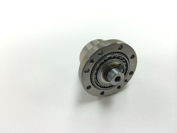 Một ví dụ về hộp số bánh răng không độ rơ, được biết đến như một ổ đĩa điều hòa - một trong những loại bánh răng đắt nhất được sử dụng trong rôbốt có độ chính xác cao