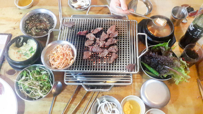 Đi đến nhà hàng dân tộc thêm lần nữa