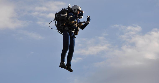 Chiếc Jetpack giúp con người "bay như chim"