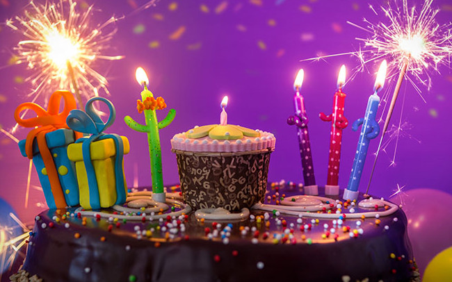 Bữa tiệc sinh nhật của nến sinh nhật