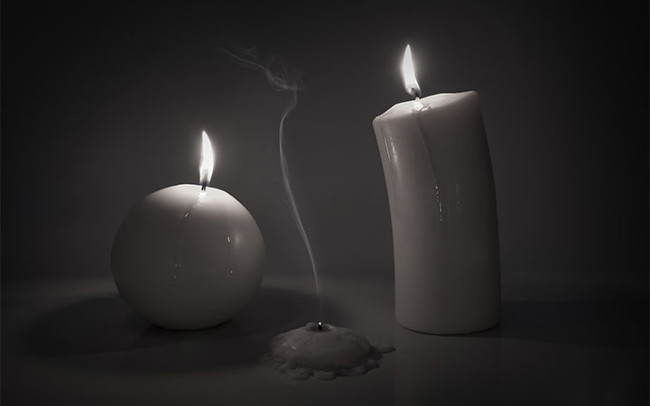 Gia đình nến vào thời khắc cuối cùng.