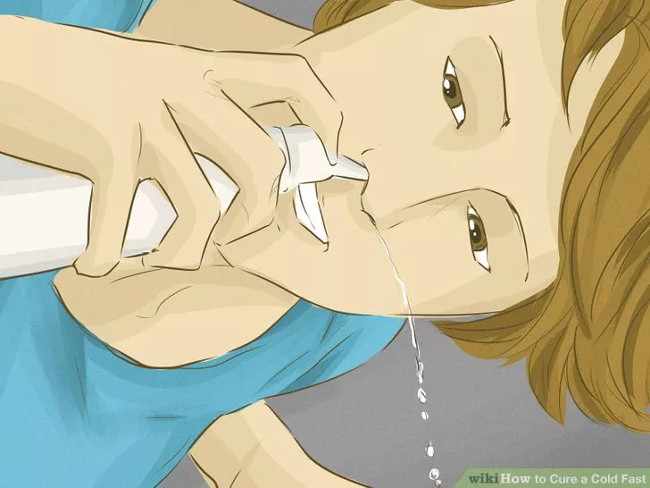 Dùng thêm dung dịch rửa xoang mũi hoặc nước muối để làm sạch mũi