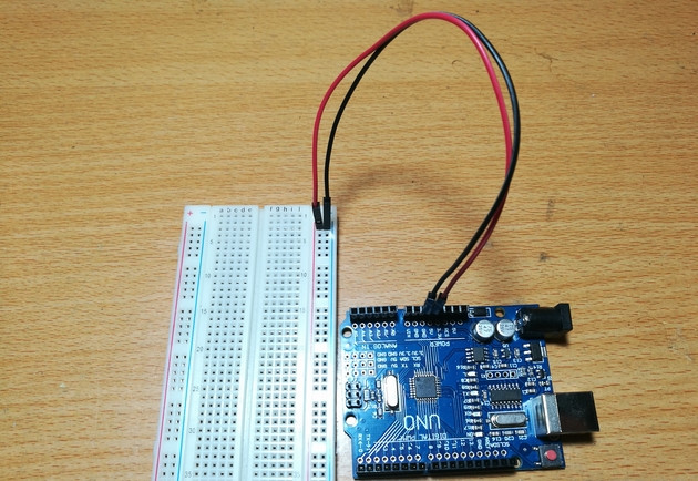 Sau đó cắm dây 5V và GND của Arduino vào Broad test mạch Sau đó cắm dây 5V và GND của Arduino vào Broad test mạch