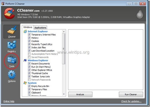 Tải CCleaner về máy và cài đặt, sau đó tiến hành mở CCleaner