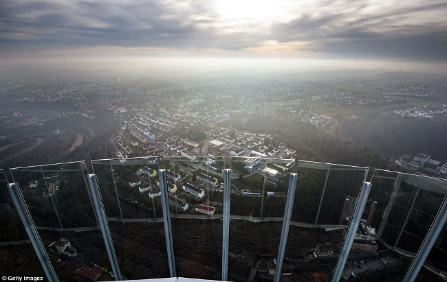 Nhìn từ tầng thứ 30 của tòa tháp mới ở Rottweil, Đức, nơi tòa tháp đã được xây dựng