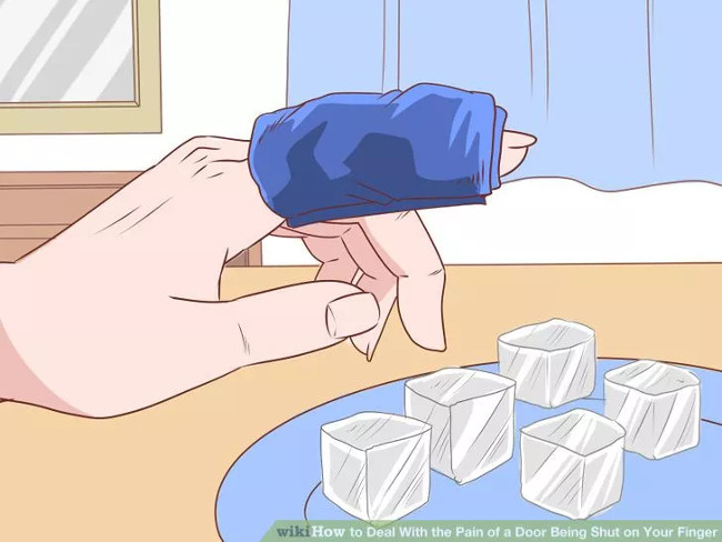 Chườm đá ngay lập tức