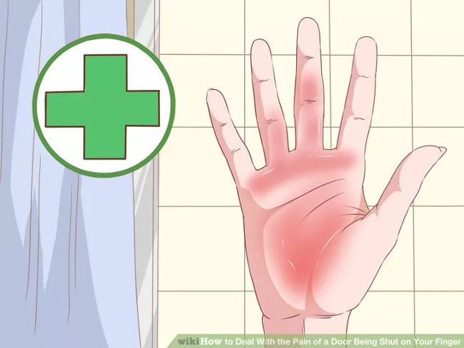 Kiểm tra vị trí chấn thương trên tay