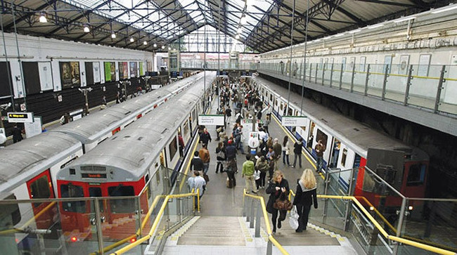 15% không khí bạn hít thở tại một ga tàu điện ngầm là da người