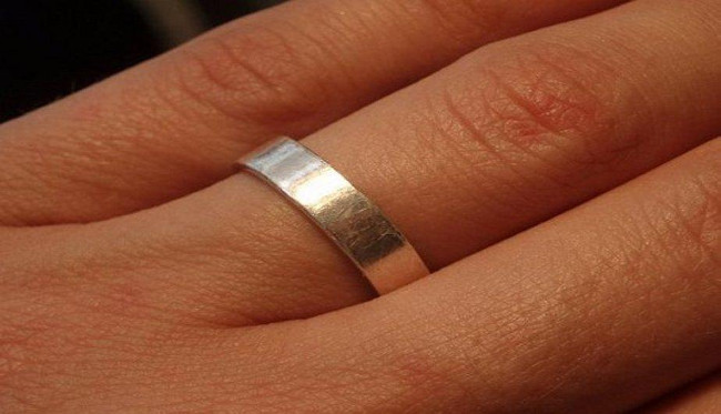 Nhẫn chứa rất nhiều vi khuẩn 