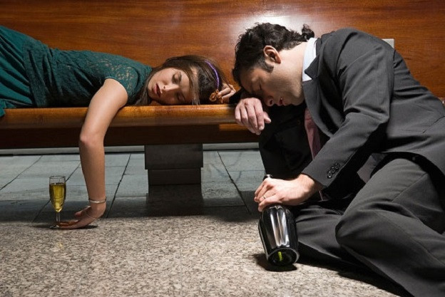 Tại sao bạn thường không nhớ gì sau khi uống rượu say?